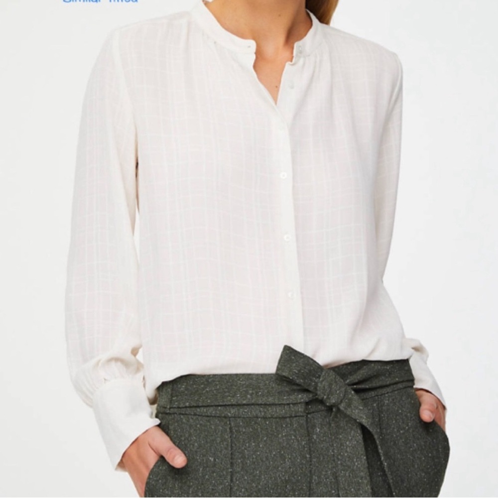 Beautiful Ann Taylor Loft SZ XS designer lg sleeve White quarter button neck Top